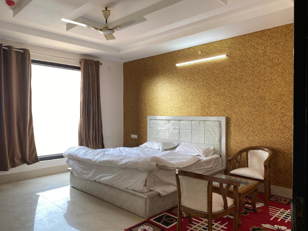 S.R Plaza Hotel Khurja Exterior foto