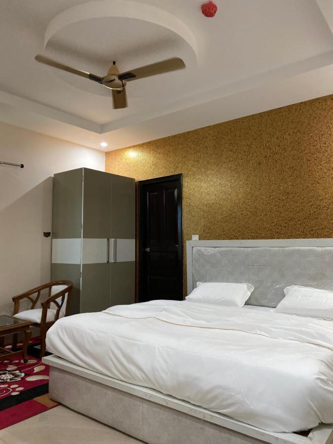 S.R Plaza Hotel Khurja Exterior foto