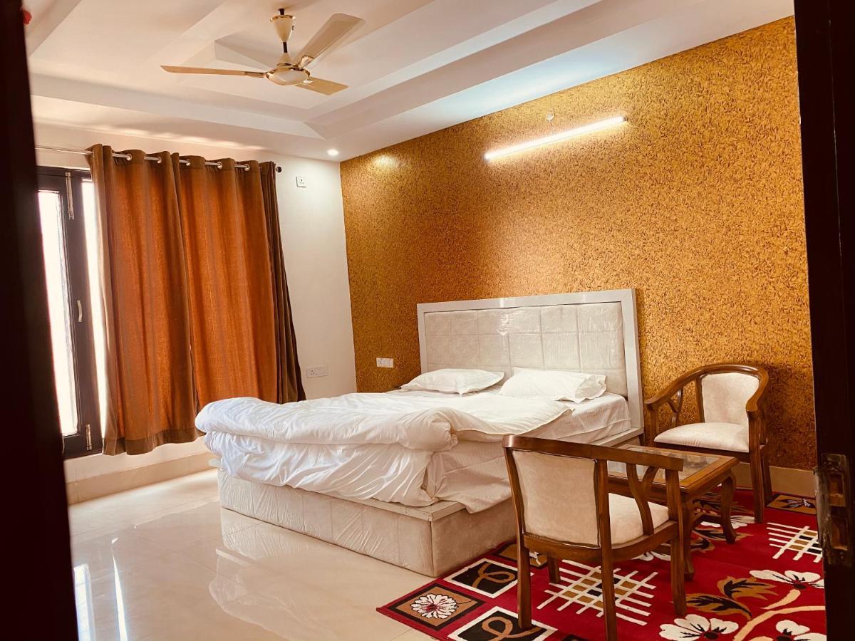 S.R Plaza Hotel Khurja Exterior foto