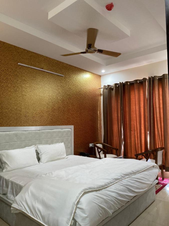 S.R Plaza Hotel Khurja Exterior foto